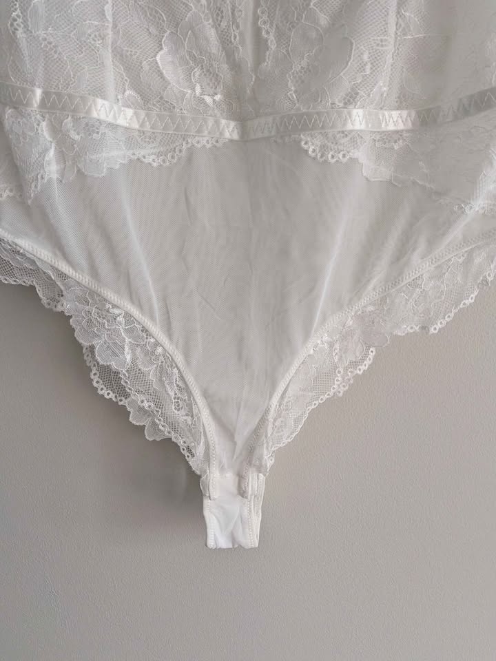 Brand new plus size beautiful women's lace bodysuit top - photo 3