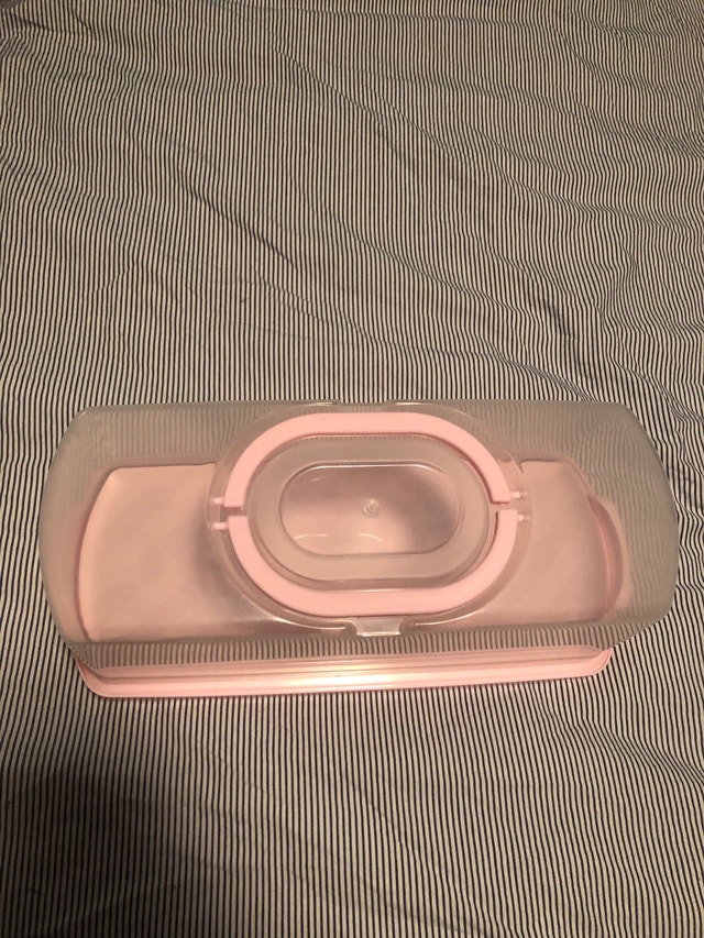 Plastic Cake Holder - Brand New!!