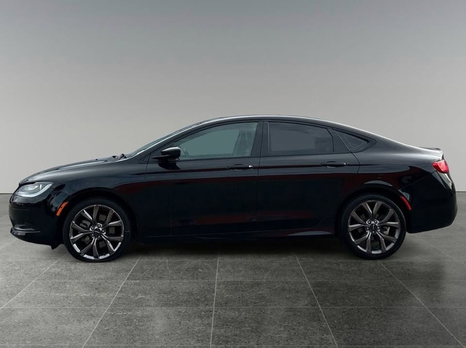 2015 Chrysler 200 FWD S - photo 2