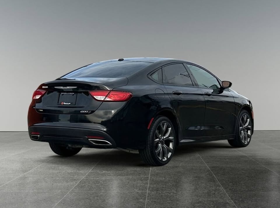 2015 Chrysler 200 FWD S - photo 4