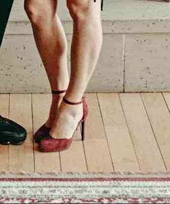 Burgundy Le Chateau Shoes Size 6