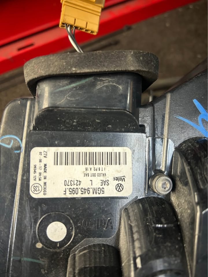 2018 Volkswagen Golf Left Tail Light OEM - photo 3