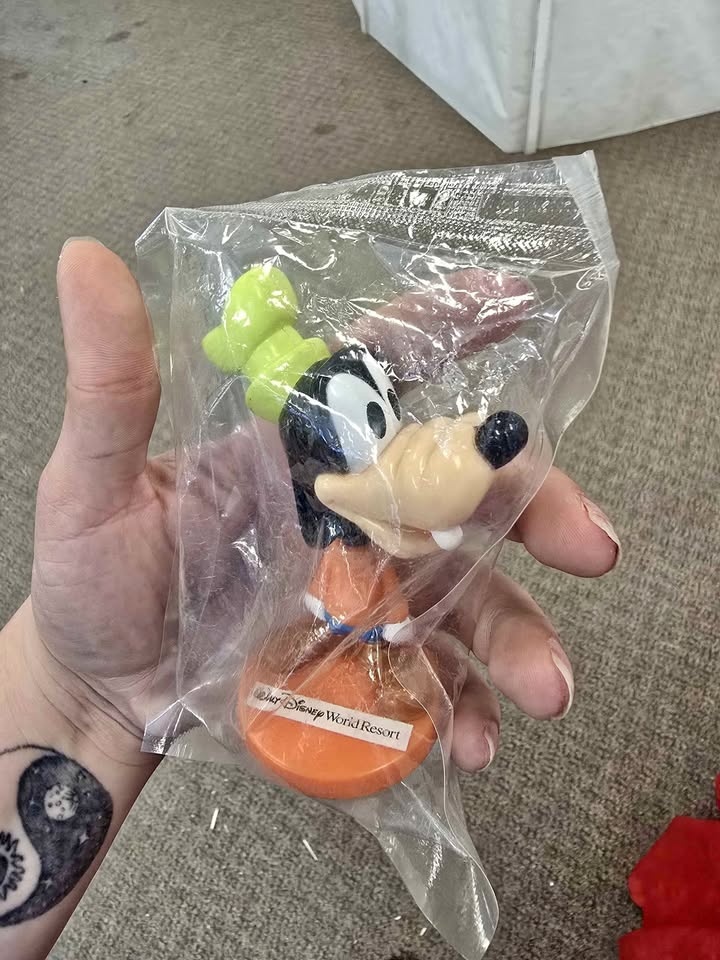Goofy Walt Disney World Resort Figurine Kelloggs