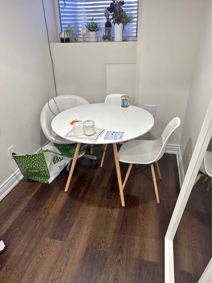 Structube Dining Table and Chairs
