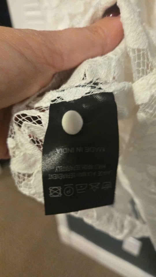 Beautiful lace top size medium - photo 3