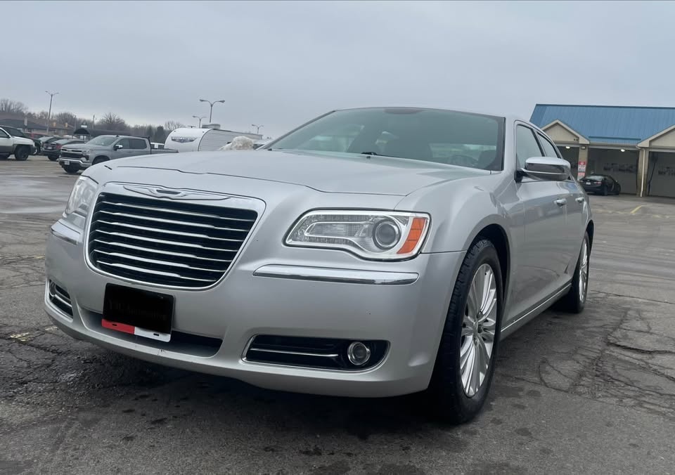 2012 Chrysler 300 Limited AWD Sedan - photo 3