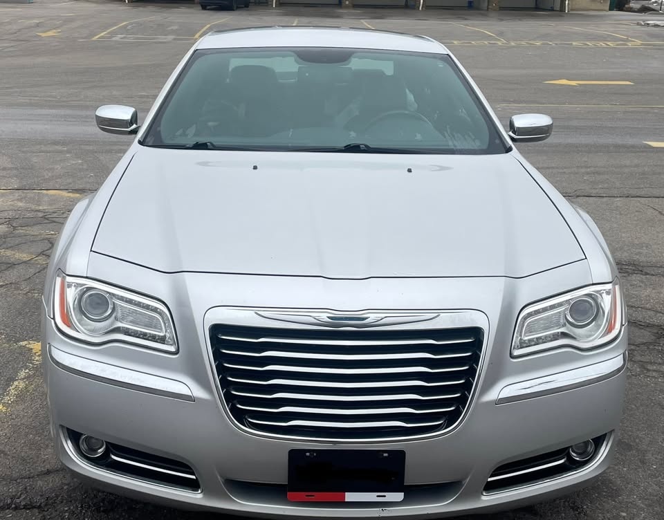 2012 Chrysler 300 Limited AWD Sedan - photo 4