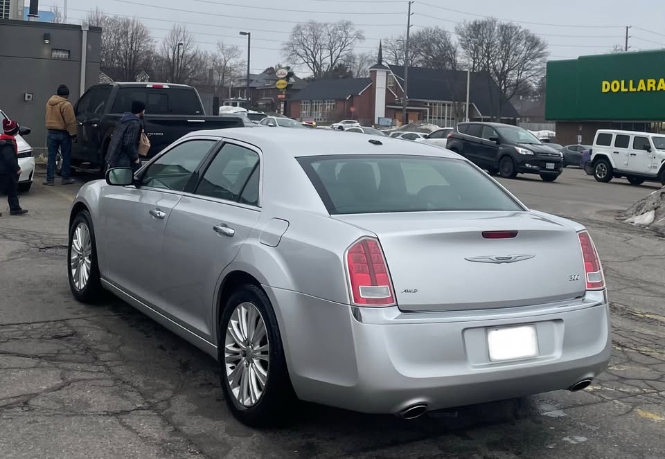 2012 Chrysler 300 Limited AWD Sedan - photo 5