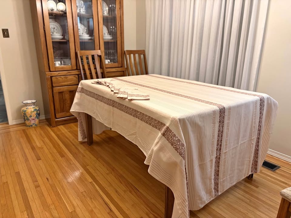 Floral Tablecloth & Napkins Set