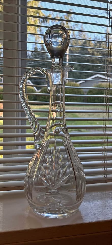 Clear Glass Decanter with Stopper and Handle