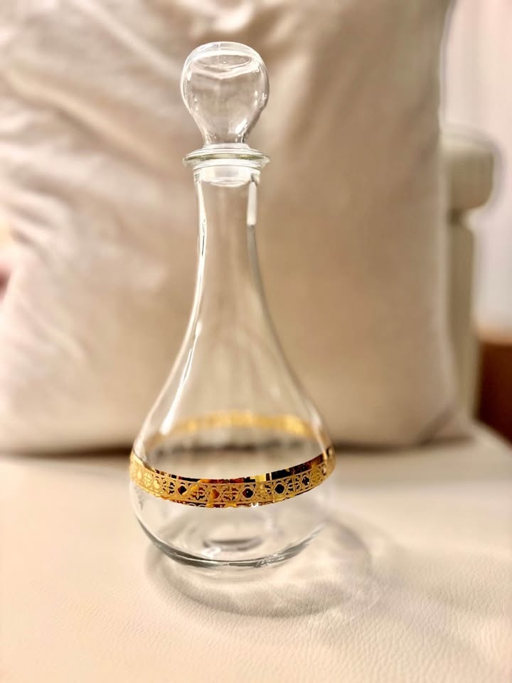 Glass Decanter Gold Pattern Stopper