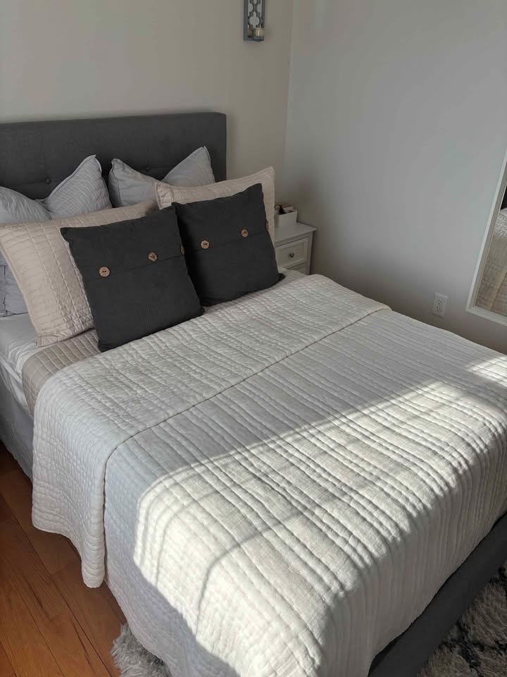 Barely Used Full Size Mattress with Box Spring - photo 3