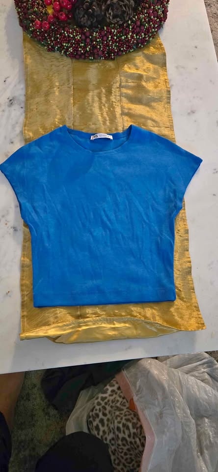 Zara tee size medium