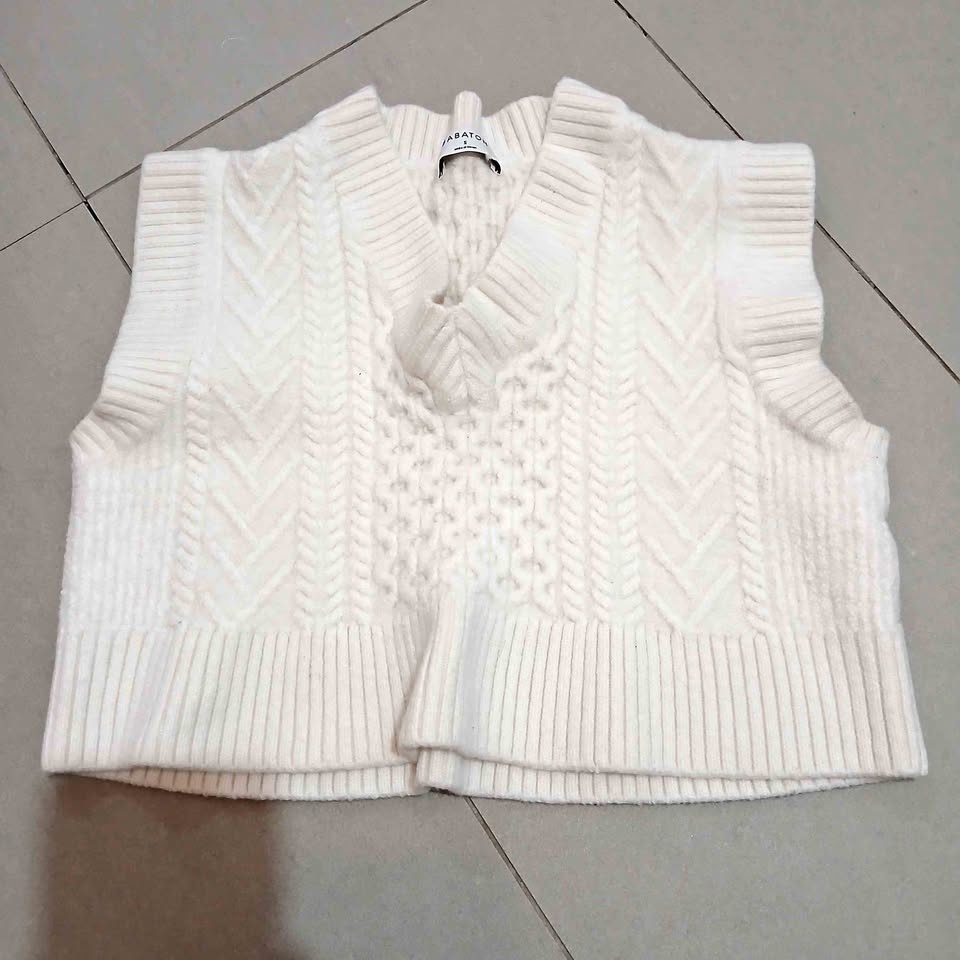 Aritzia Babaton Merino Wool White Vest