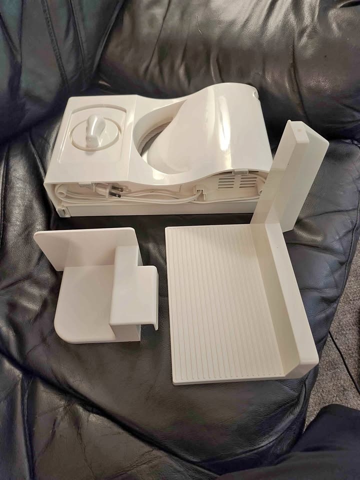 Vintage Rival Fold-Up Electric Food Slicer Model 1042-WN
