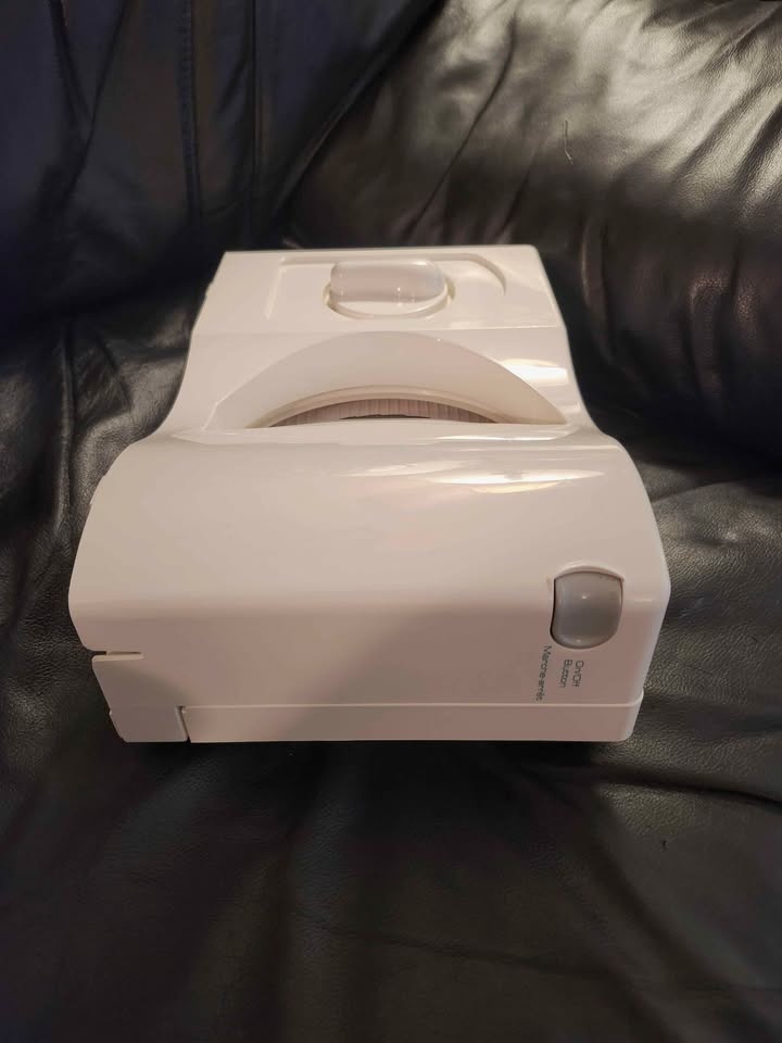 Vintage Rival Fold-Up Electric Food Slicer Model 1042-WN - photo 5