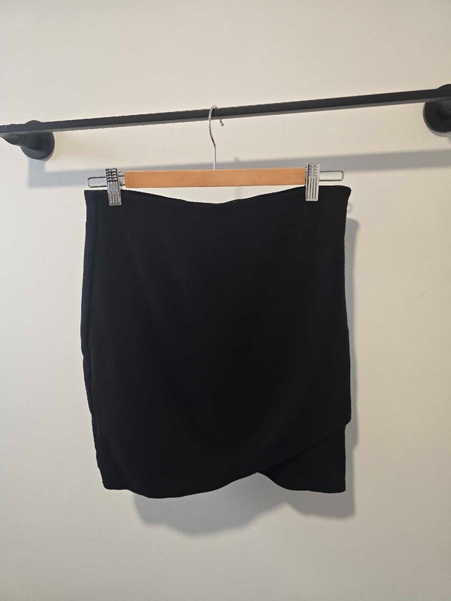 Cute fitted skirt, fits S-M black - photo 4