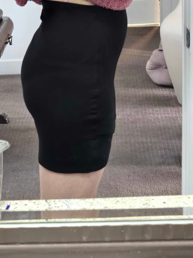 Cute fitted skirt fits S-M great condition