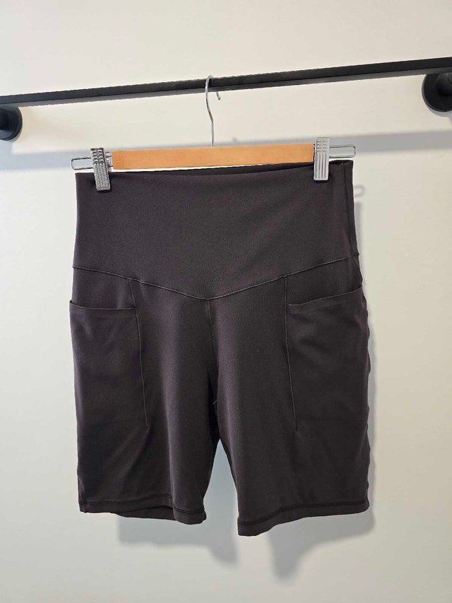 Womens size L fitness pants with pockets