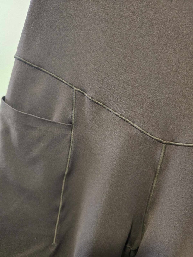 Womens size L fitness pants with pockets - photo 2