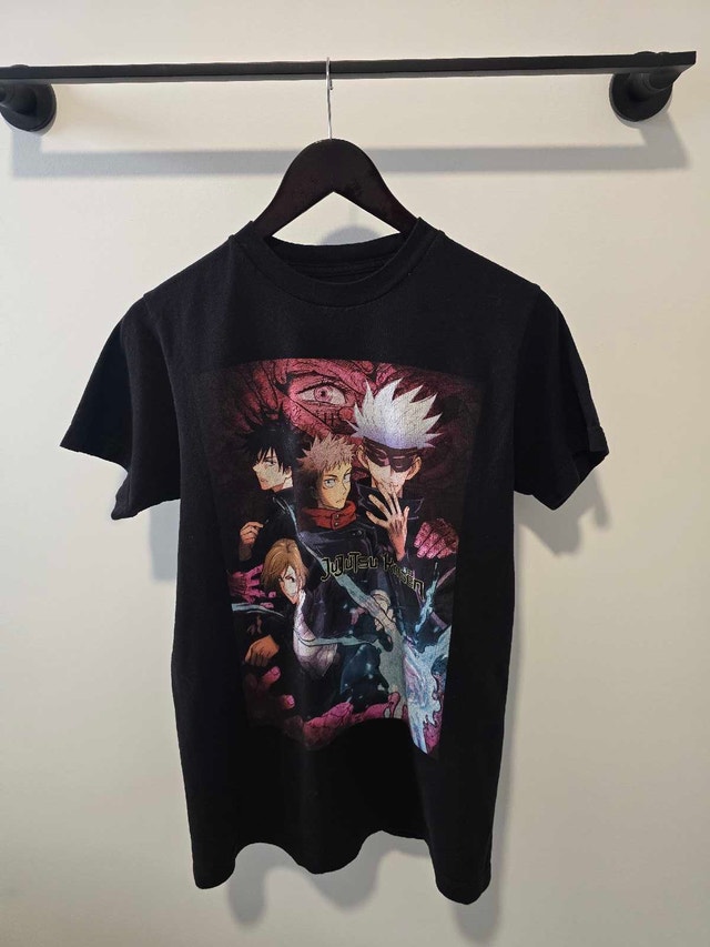 Authentic JuJutsu Kaisen Size M Adult Top