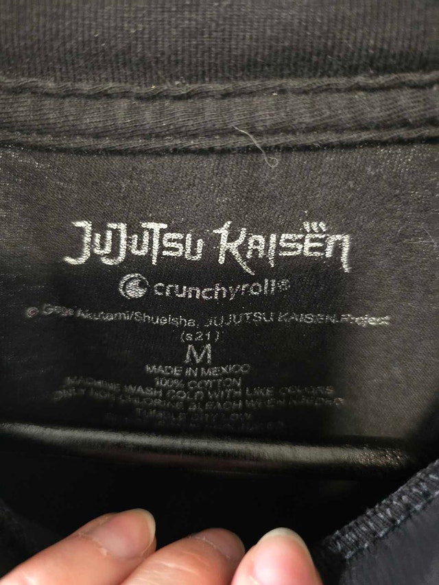 Authentic JuJutsu Kaisen Size M Adult Top - photo 3