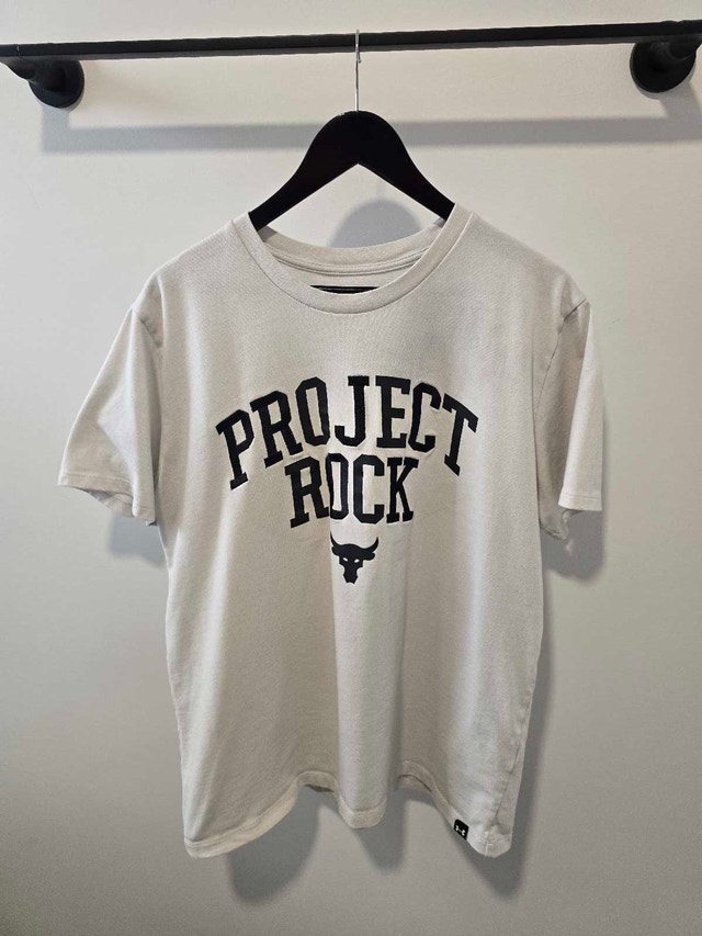 Men's S to Medium Adult T-shirt - Under Armour