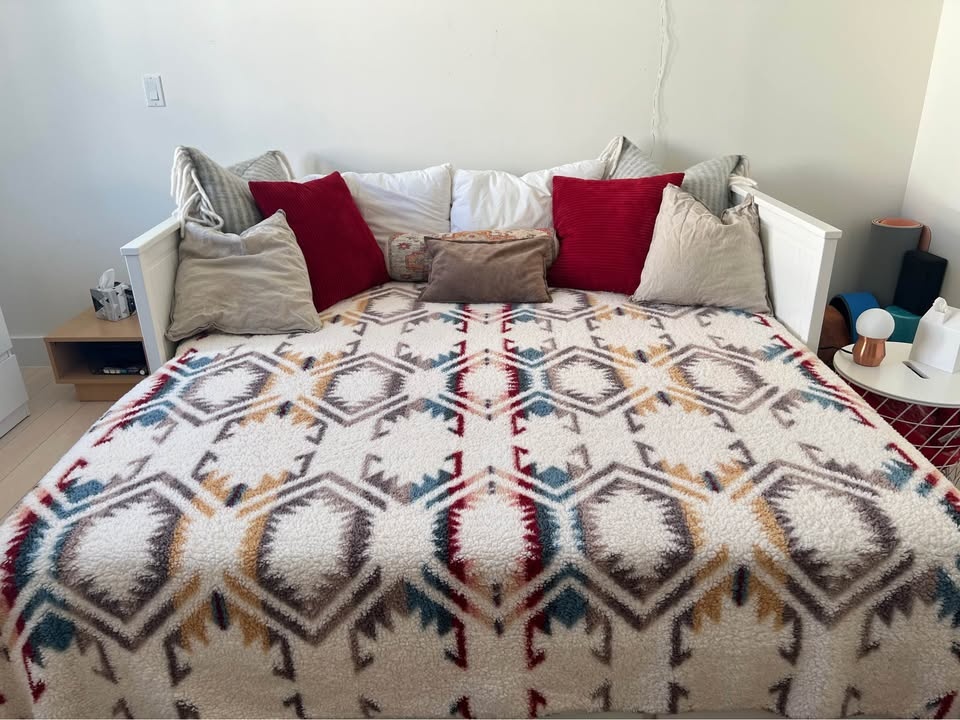 White Daybed (king) with 3 Storage Drawers and 2 Mattresses - photo 2