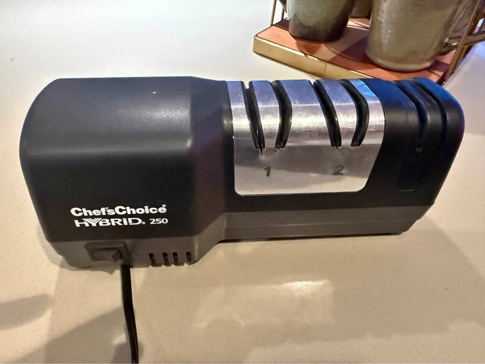 Chef's Choice Hybrid 250 Electric Knife Sharpener