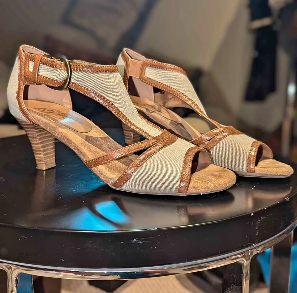 A2 by Aerosoles Heelrest Sandals – Size 9M thumbnail