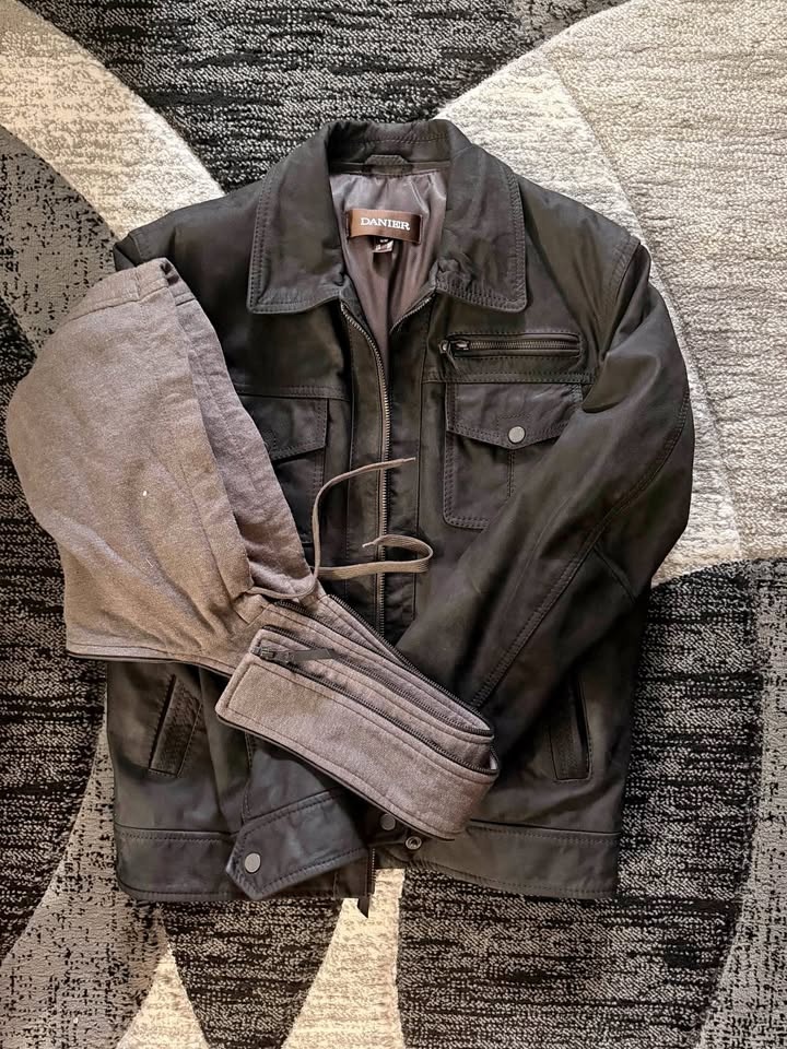 Danier Vintage Leather Jacket - Size Medium