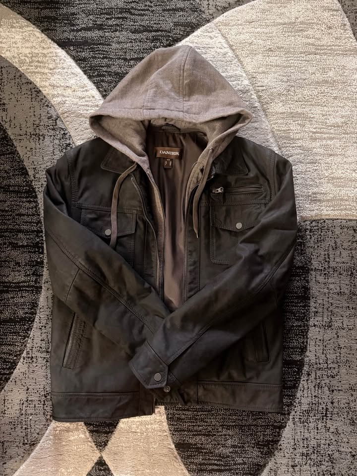 Danier Vintage Leather Jacket - Size Medium - photo 2