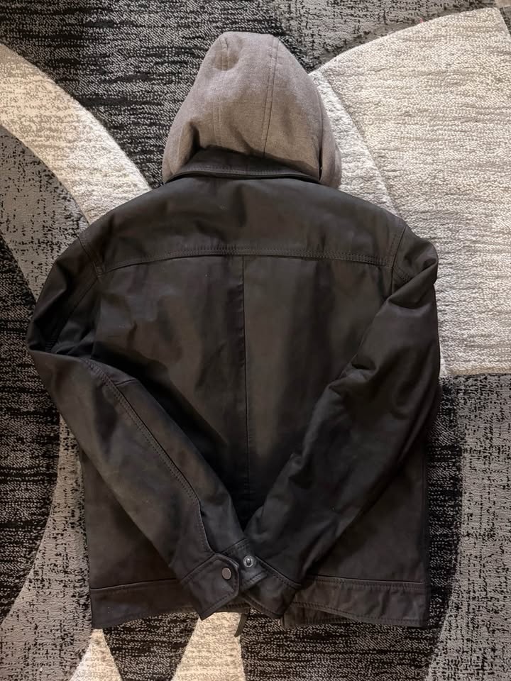 Danier Vintage Leather Jacket - Size Medium - photo 3