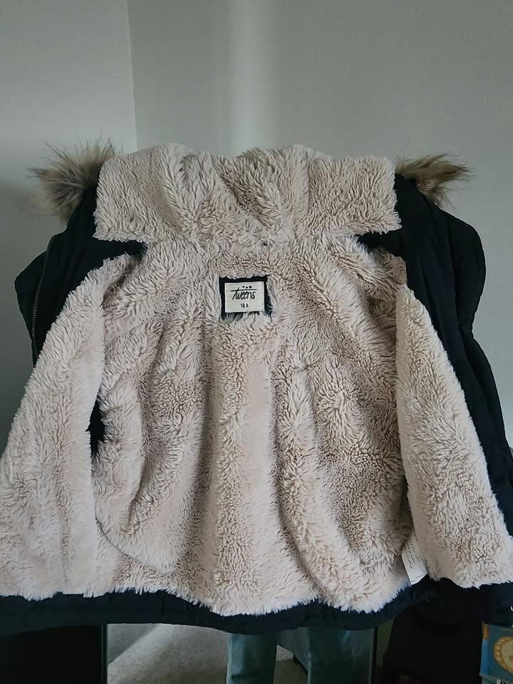 Need a nice jacket for a pre-teen? - photo 4