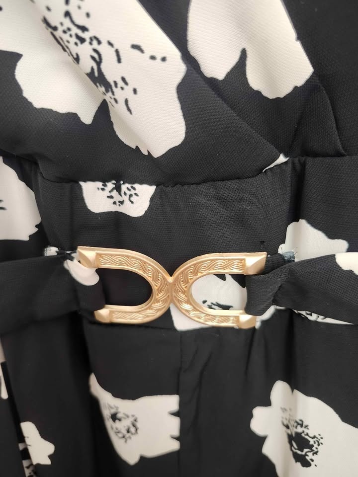 Black & White Floral Jumpsuit – Size 8–10 (Size 34) 🌸 - photo 3