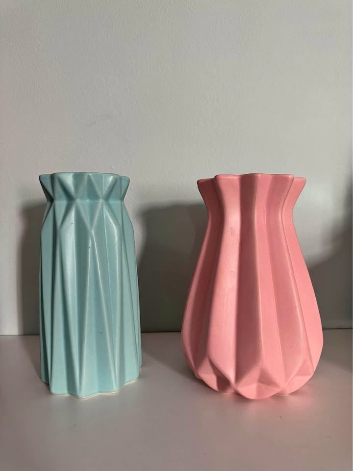 Flower vase pink & blue/ green