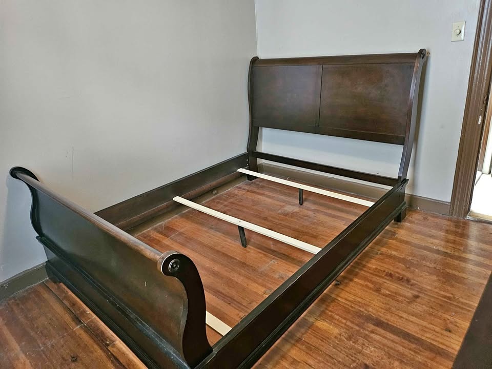 Solid Wood Bedroom Furniture for Sale