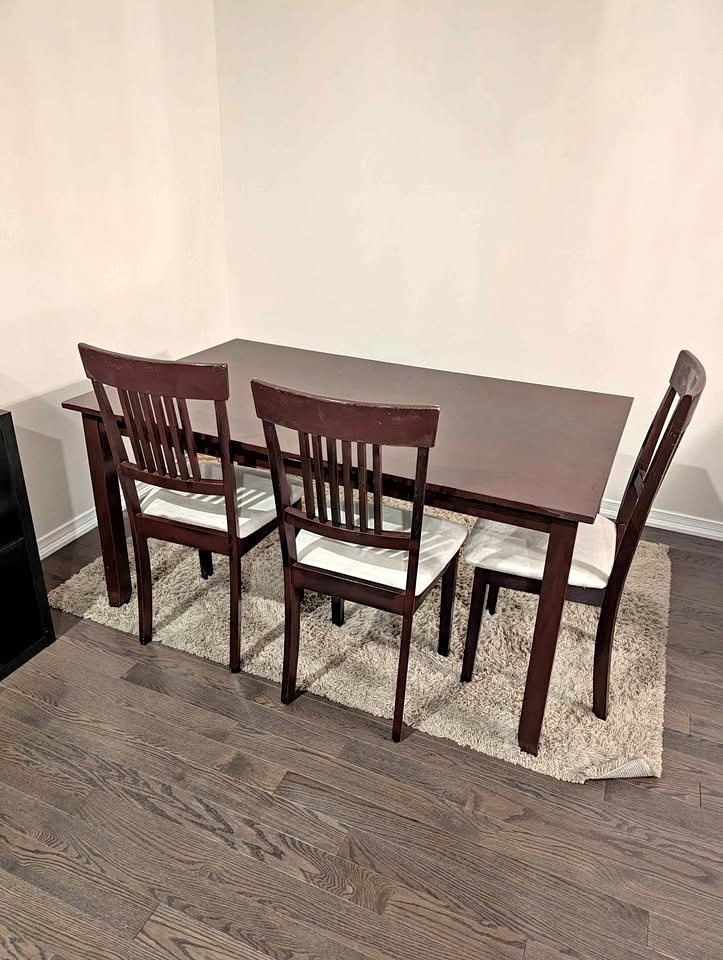 Dining Table and Chairs – Good Condition 🚚 FREE delivery