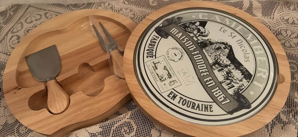 Cheese board with tray for tools - photo 2