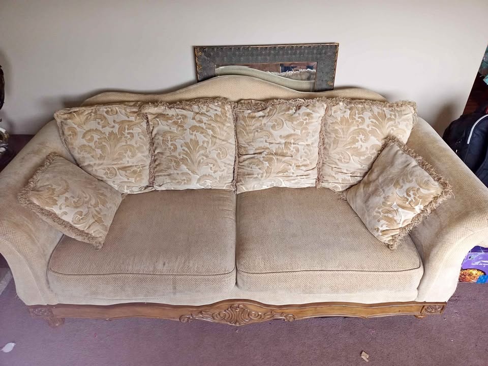 Couch & Lounge