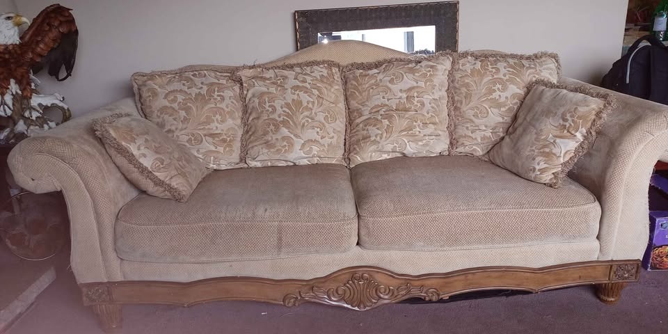Couch & Lounge - photo 2