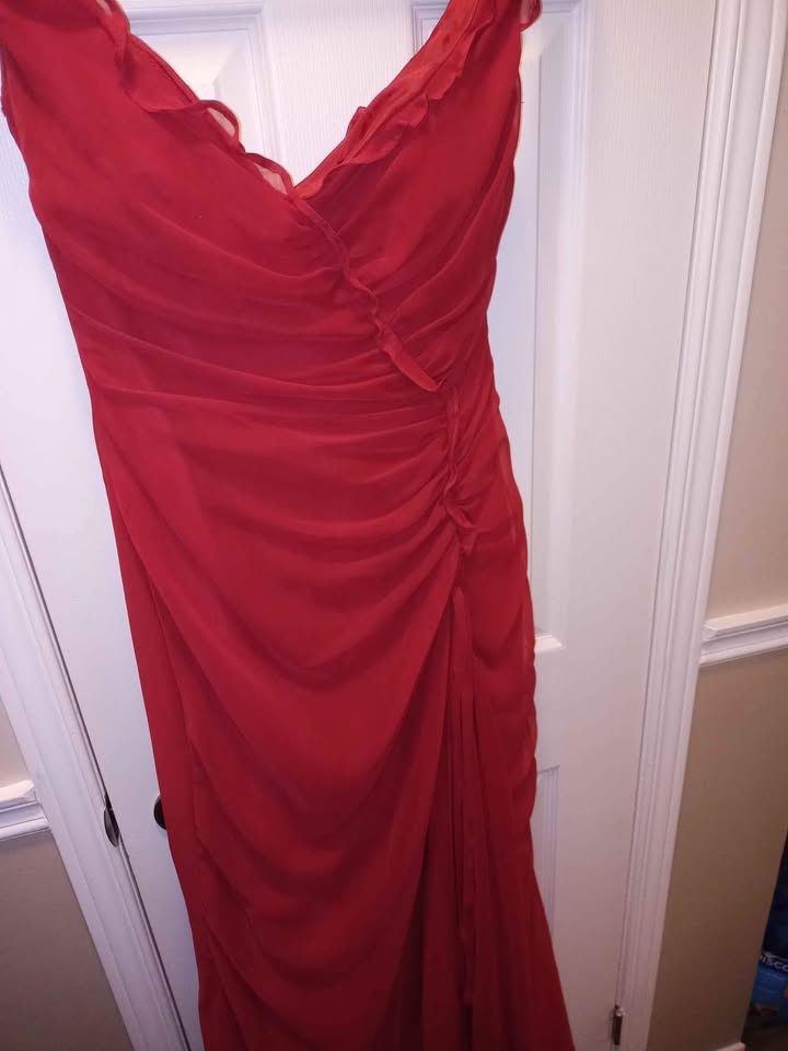 Custom Made Red Dress - photo 2