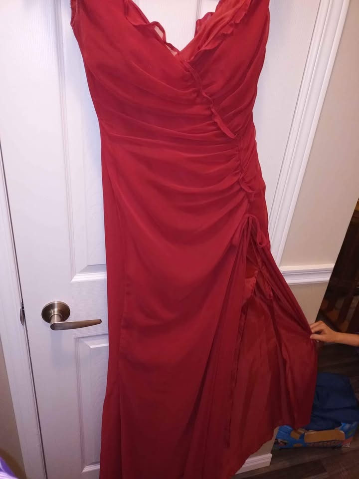 Custom Made Red Dress - photo 3