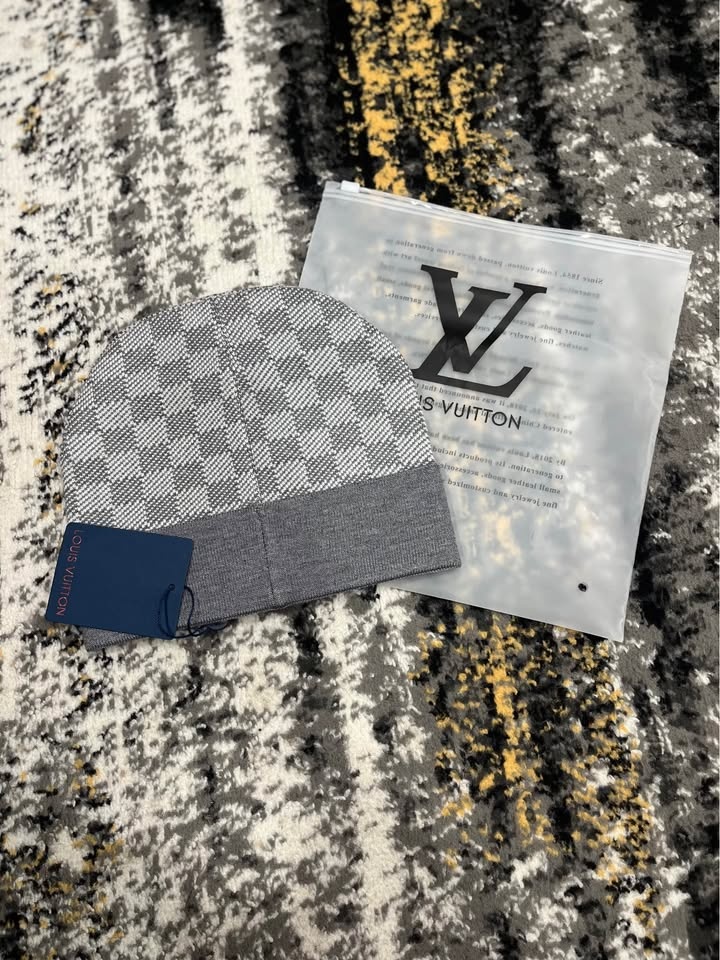 LV Beanie - Excellent Quality - photo 2
