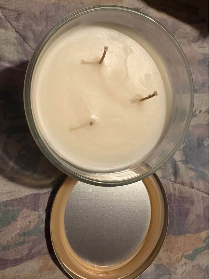 Avon Peppermint Cocoa 3-Wick Candle - photo 2