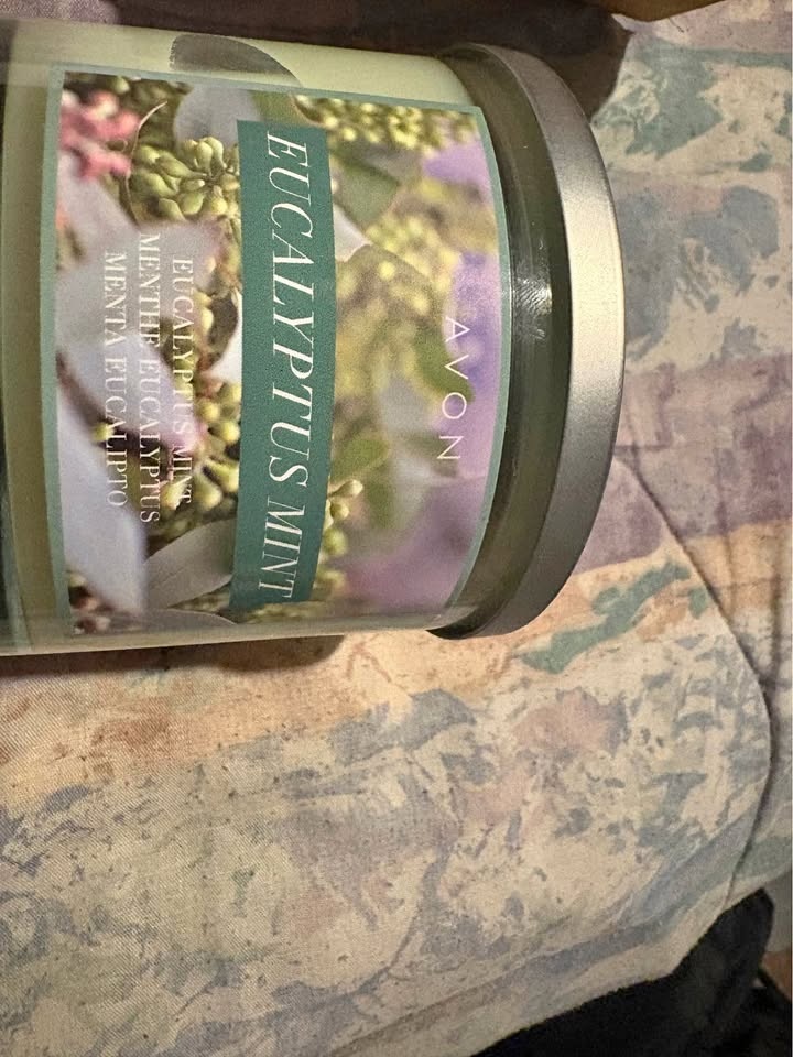 Avon Eucalyptus Mint 3-wick candle