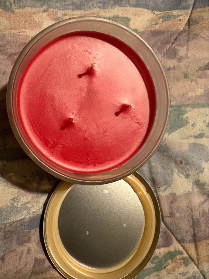 Avon Holiday Spice 3-Wick Candle - photo 2