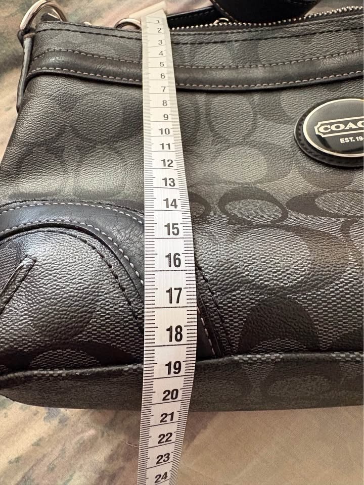 black grey signature C Purse - photo 3