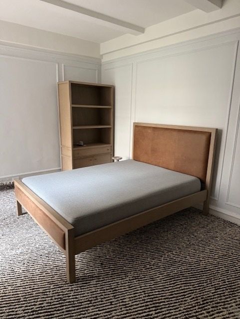 Like New! Solid Wood Queen Bed – C&B - photo 2