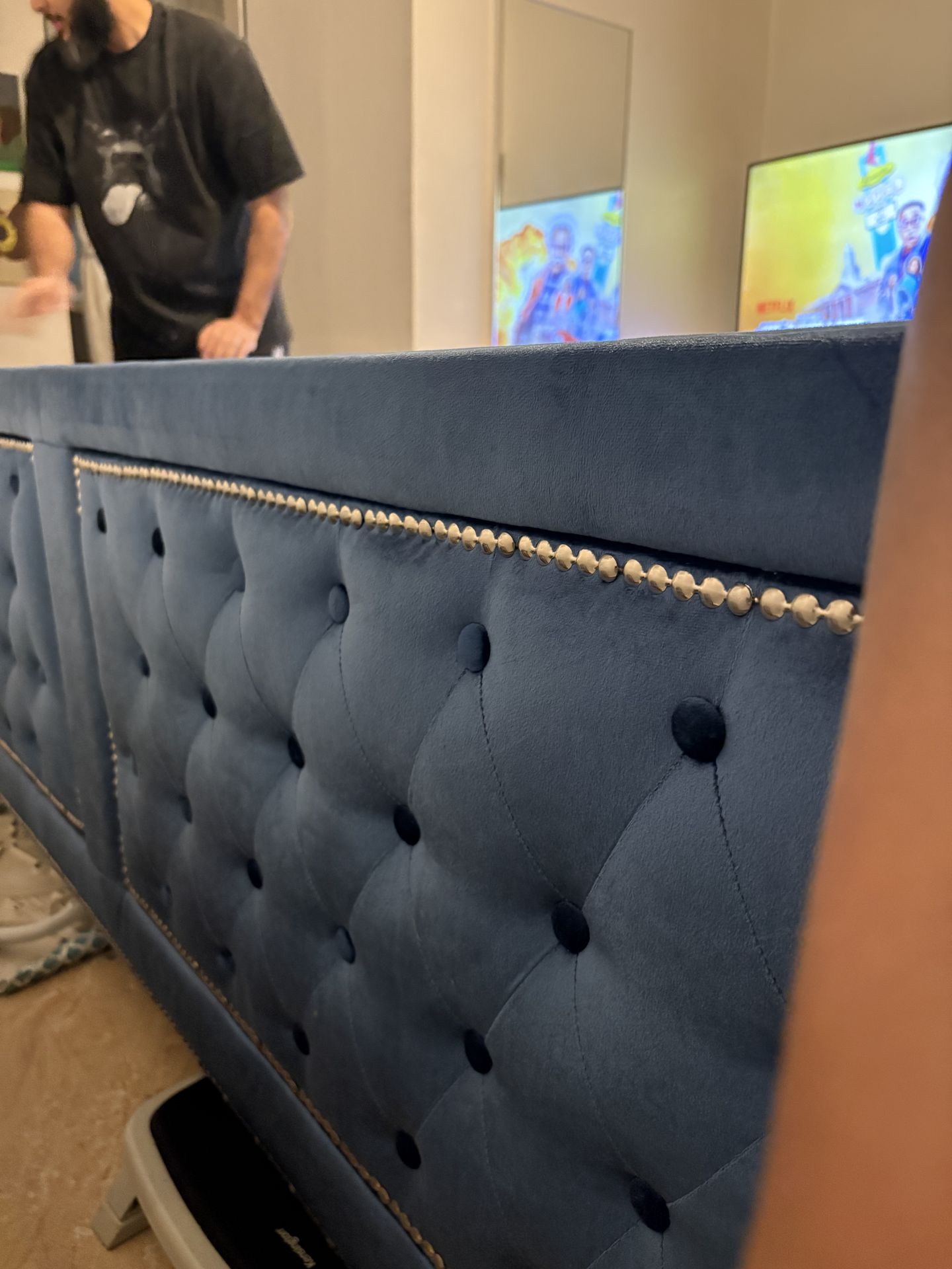 Blue Velvet Tufted Couch - photo 4